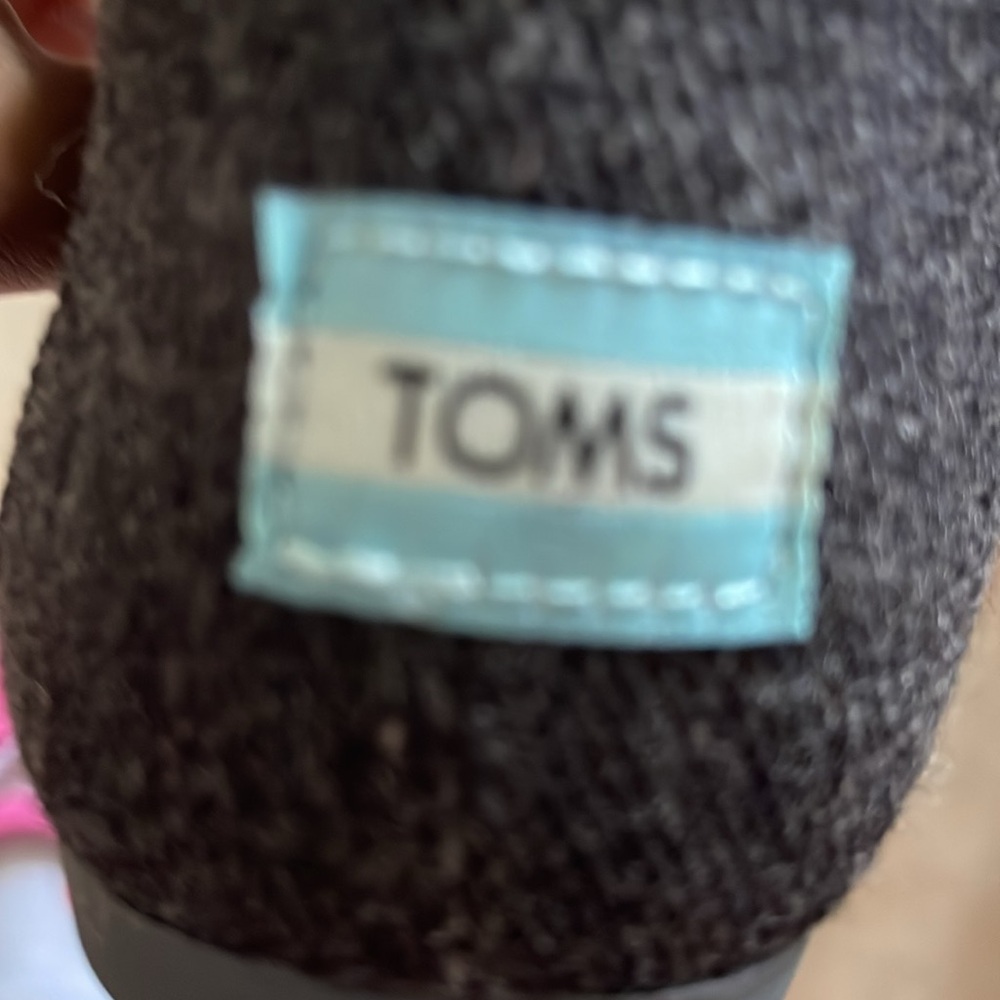 Toms - Picture 4 of 8